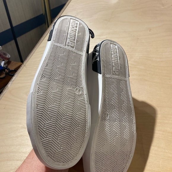 Disney Minnie Mouse Sneakers 6 1/2 - Picture 9 of 16